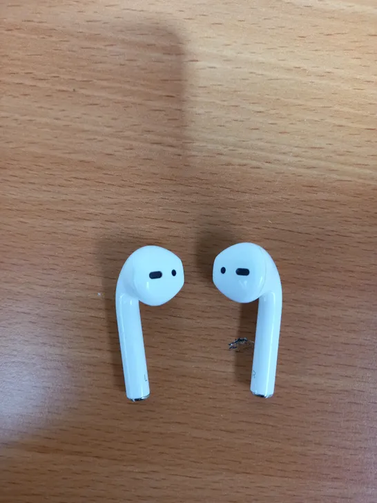 APPLE AIRPODS