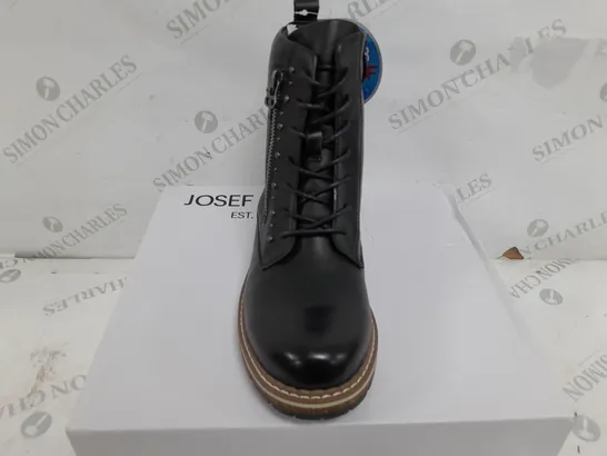 BOXED PAIR OF JOSEF SEIBEL WAYLYNN 02 BOOTS IN BLACK LEATHER - SIZE 39