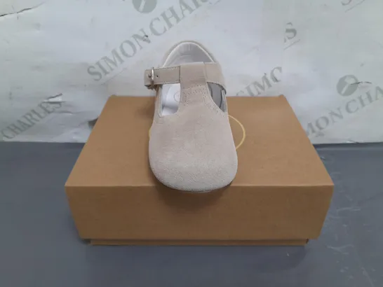 BOXED PAIR OF PEPA LONDON KIDS SHOES IN BEIGE EU SIZE 25