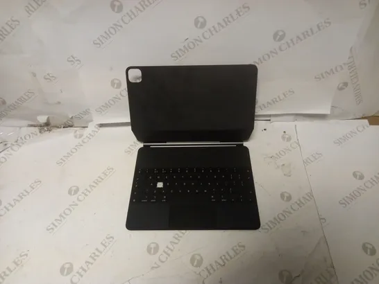 APPLE IPAD MAGNETIC KEYBOARD AND CASE 