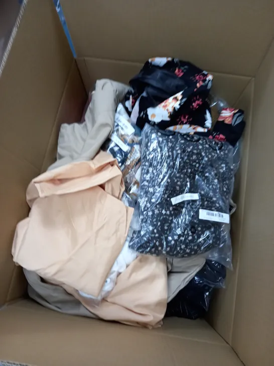 BOX OF ASSORTED CLOTHING ITEMS TO INCLUDE DRESSES, COATS, TOPS, SOCKS ETC