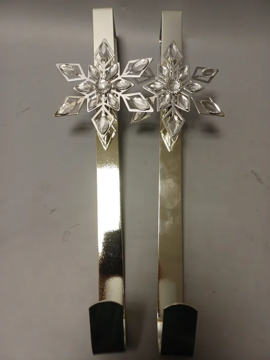 SET OF 2 VERY HOME  CHRISTMAS WREATH SNOWFLAKE HANGERS  RRP £19.99