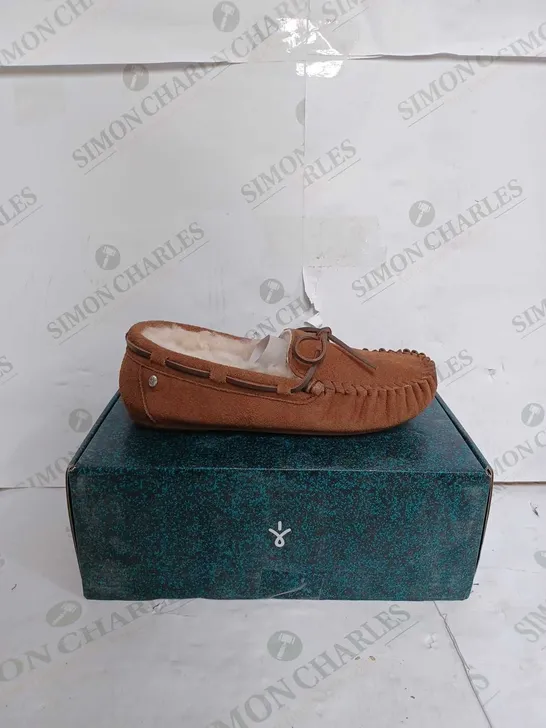 EMU TAN SLIPPERS SIZE UNSPECIFIED