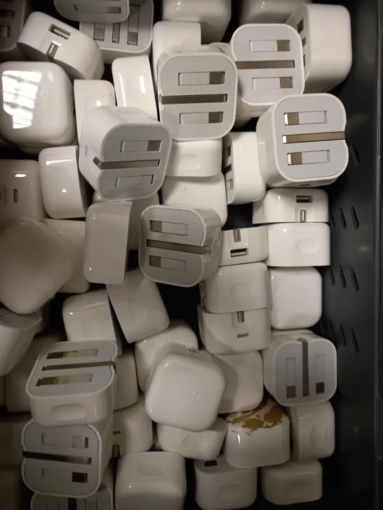 LOT OF APPROX 30 ASSORTED APPLE 20W USB-C POWER ADAPTERS