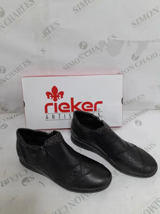 BOXED PAIR RIEKER LEATHER DOUBLE ZIP WATER RESISTANT BOOTS IN BLACK SIZE 6.5 