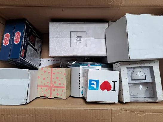 BOX OF ASSORTED HOUSEHOLD ITEMS TOO INCLUDE MUGS , WINE GLASSES AND LAMPS 