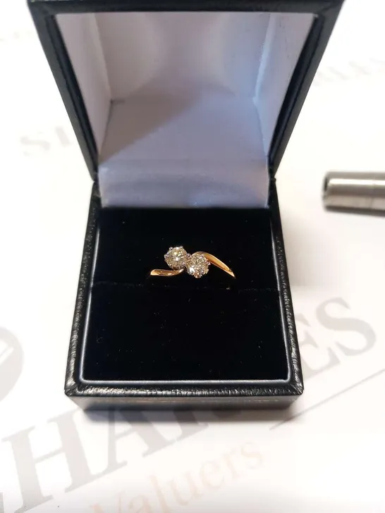 18CT GOLD TWIST RING SET WITH NATURAL DIAMONDS