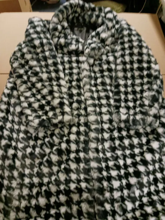 CENTIGRADE LADIES HOUNDSTOOTH FAUX FUR BLACK AND WHITE COAT SIZE XXL