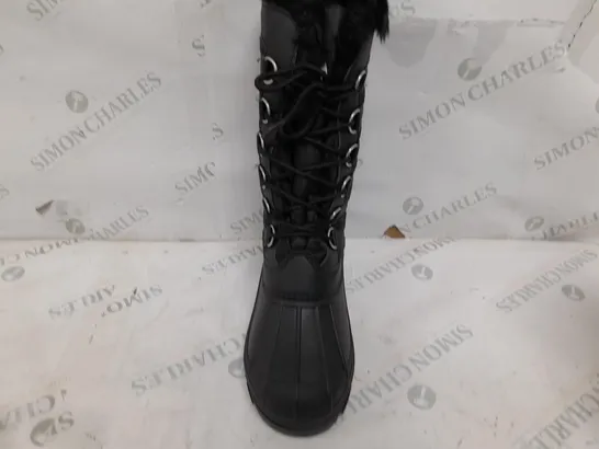 PAIR OF POLAR BOOTS WOMENS NYLON WATERPROOF BOOTS IN BLACK - SIZE 40