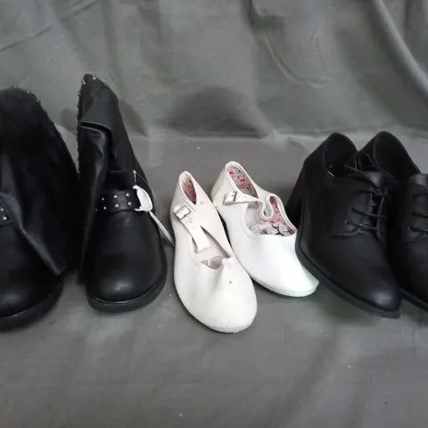 APPROXIMATELY 10 PAIRS OF ASSORTED SHOES IN VARIOUS STYLES AND SIZES