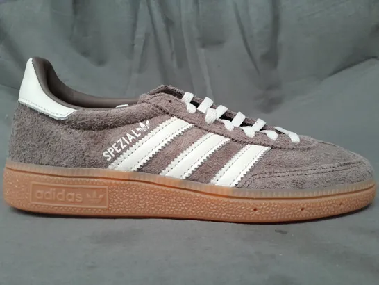 BOXED PAIR OF ADIDAS HANDBALL SPEZIAL W SHOES IN TAUPE UK SIZE 4.5