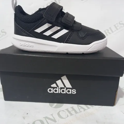 BOXED PAIR OF ADIDAS TENSAUR I KIDS SHOES IN BLACK/WHITE UK SIZE 6