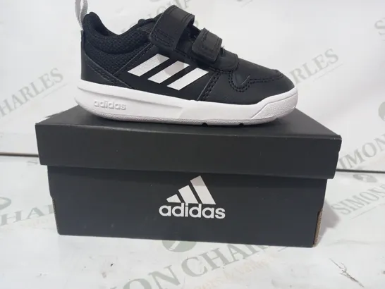 BOXED PAIR OF ADIDAS TENSAUR I KIDS SHOES IN BLACK/WHITE UK SIZE 6