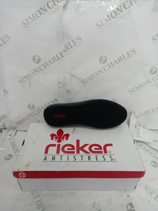 BOXED PAIR OF RIEKER TRAINER ZIP SHOES IN BROWN UK SIZE 6