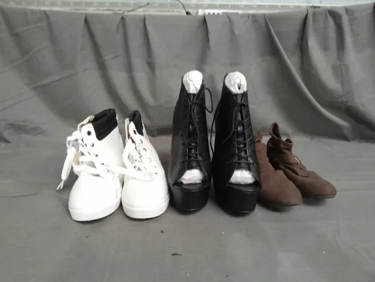 APPROXIMATELY 10 PAIRS OF ASSORTED WOMEN SHOES IN VARIOUS STYLES AND SIZES 