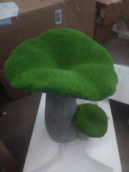 BOXED FAUX MOSS TOADSTOOL