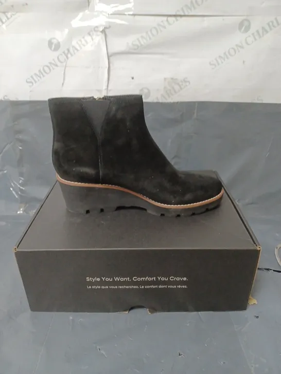 VIONIC SUEDE ANKLE BOOTS BLACK SIZE 6