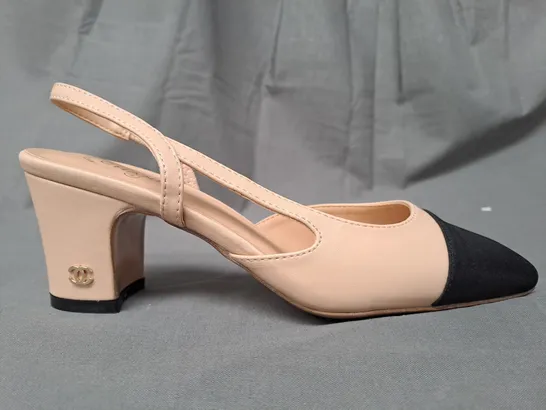 PAIR OF CHANEL CLOSED TOE BLOCK HEEL SHOES IN BEIGE EU SIZE 36