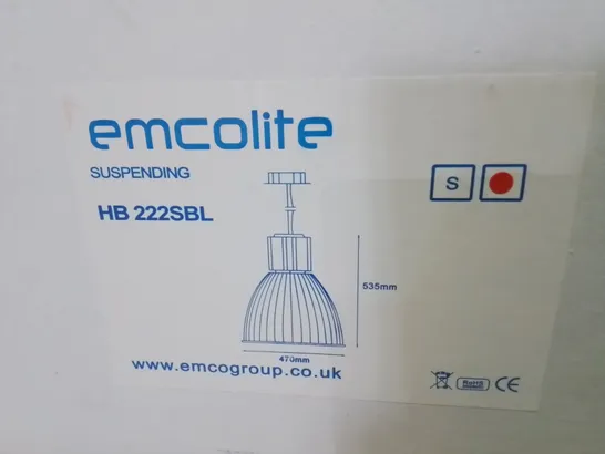 PALLET CONTAINING APPROXIMATELY 26 LIGHTING ITEMS TO INCLUDE EMCOLITE SUSPENSION LIGHT AND ROSEN LITE BAR LIGHT