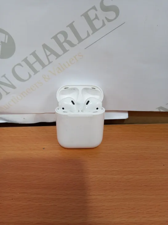 APPLE AIRPODS