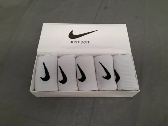 BOXED NIKE JUST DO IT WHITE SOCKS - SIZE UNSPECIFIED 