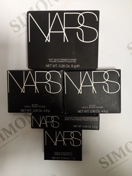 LOT OF 5 ASSORTED NARS COSMETICS TO INCLUDE SOFT VELVET PRESSED POWDER, BLUSH, SINGLE EYESHADOW, AND EYESHADOW BASE