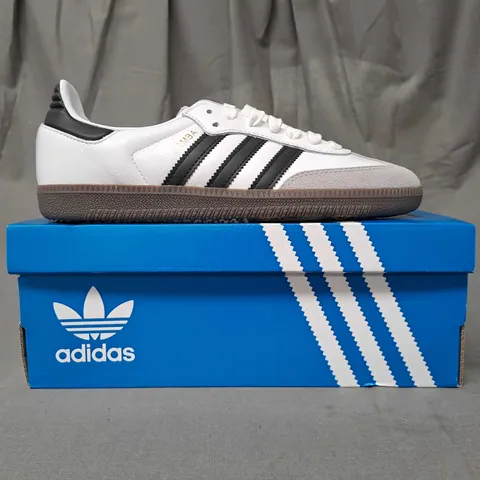 BOXED PAIR OF ADIDAS SAMBA OG SHOES IN WHITE/BLACK UK SIZE 6