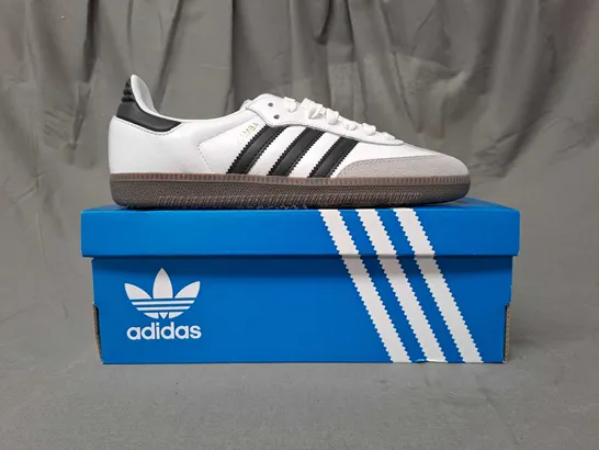 BOXED PAIR OF ADIDAS SAMBA OG SHOES IN WHITE/BLACK UK SIZE 6