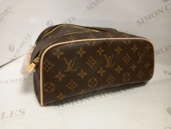 LOUIS VUITTON-STYLE COSMETIC BAG