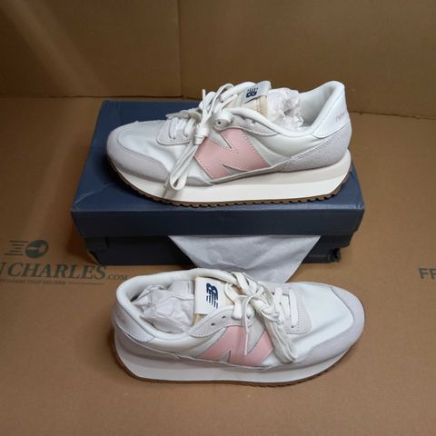 BOXED PAIR OF NEW BALANCE GREY/PINK TRAINERS - SIZE 6.5