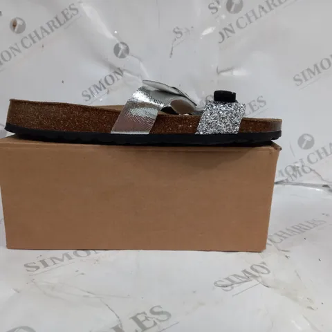 BOXED PAIR OF BONOVA SANDALS IN BROWN AND SILVER SIZE 7