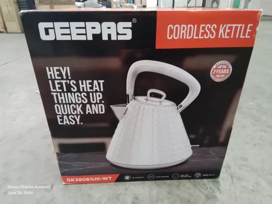 BOXED GEEPAS CORDLESS KETTLE