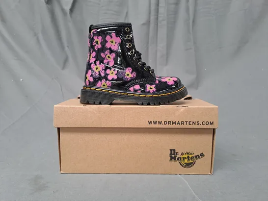 BOXED PAIR OF DR MARTENS KIDS 1460 T BOOTS IN BLACK W. PINK FLORAL PRINT UK SIZE 6