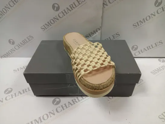 BOXED PAIR OF DANIEL KNOT WEAVE UPPER FLATFORM MULES UK SIZE 3