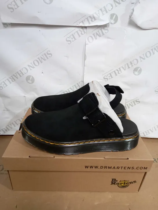 BOXED PAIR OF DR MARTENS CARLSON IN BLACK SIZE 5