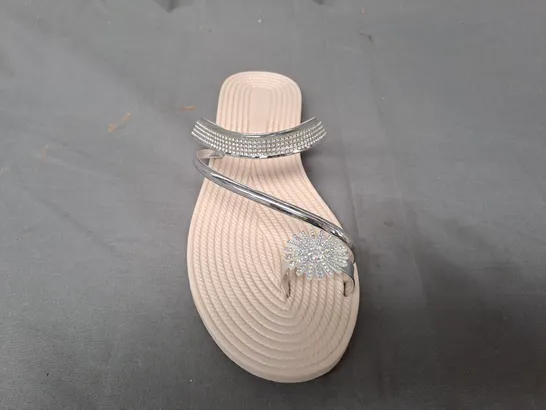 BOXED PAIR OF DESIGNER SANDALS IN METALLIC SILVER EU SIZE 40