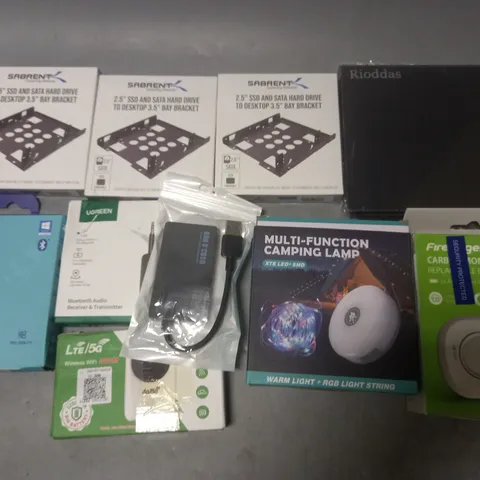 LOT OF 10 ASSORTED TECH ITEMS TO INCLUDE SABRENT 2.5" BAY BRACKET, CAMPING LAMP AND CARBON MONOXIDE ALARM