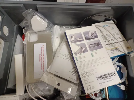 BOX OF APPROX 20 ITEMS INCLUDING ASSORTED SCREEN PROTECTORS, PHONE CASES AND CABLES FOR VARIOUS MOBILE PHONES