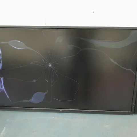 CAGE OF 2 MULTISYNC LCD MONITORS TO INCLUDE - P462 & P551 - COLLECTION ONLY