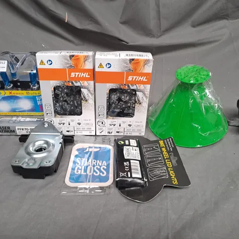 APPROX 20 ASSORTED CAR PARTS AND ACCESSORIES TO INCLUDE CAR AIR FRESHNERS, BIKE LED LIGHTS AND XENON BULBS