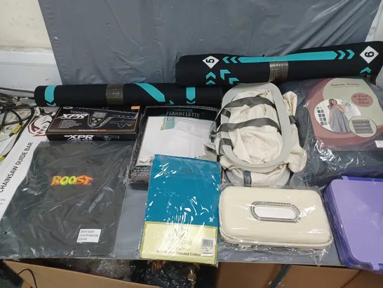 BOX OF APPROXIMATELY 15 ASSORTED ITEMS TO INCLUDE - JOESPH JOSEPH BASKETS, XPR DIGITAL SCALES, AND CHAINSAW GUIDE BAR ETC. 