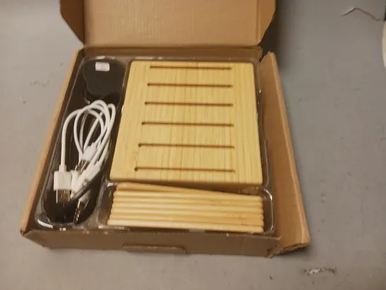 BOXED BAMBOO CHARGING STATION