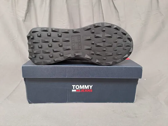 BOXED PAIR OF TOMMY JEANS SHOES IN BLACK UK SIZE 9