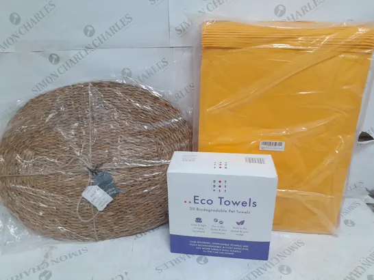 APPROXIMATELY 10 ASSORTED HOUSEHOLD ITEMS TO INCLUDE DOT PET ECO TOWELS, DELAX PADDED ENVELOPES, FLOOR MAT, ETC