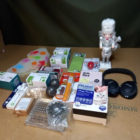 LOT OF ASSORTED ITEMS TO INCLUDE FIDGET TOYS, HEADPHONES AND DECORATIONS