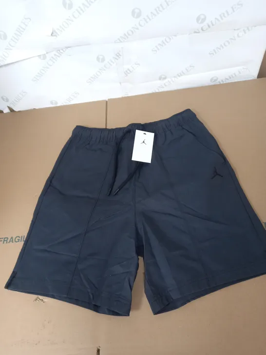 JORDAN STANDARD FIT ACTIVE SHORTS IN DARK GREY SIZE M