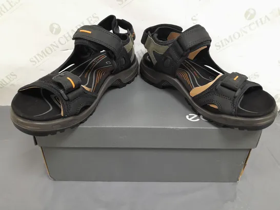 BOXED PAIR OF ECCO OPEN TOE SANDALS IN BLACK UK SIZE 9-9.5