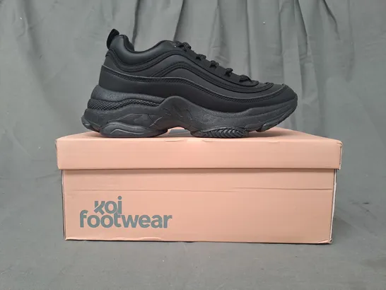 BOXED PAIR OF KOI LIZZIES V2 EXTRA CHUNKY TRAINERS IN BLACK EU SIZE 36