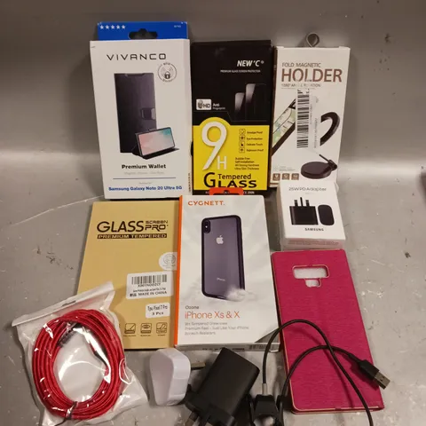 APPROXIMATELY 30 ASSORTED SMARTPHONE ACCESSORIES TO INCLUDE SCREEN PROTECTORS, CHARGING CABLES, PROTECTIVE CASES ETC 