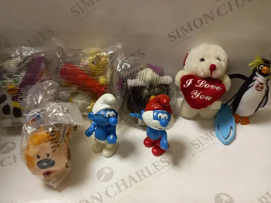APPROX 25 ASSORTED MCDONALDS TOYS TO INCLUDE SMURF, SURFING PENGUIN, BUGS BUNNY, ETC